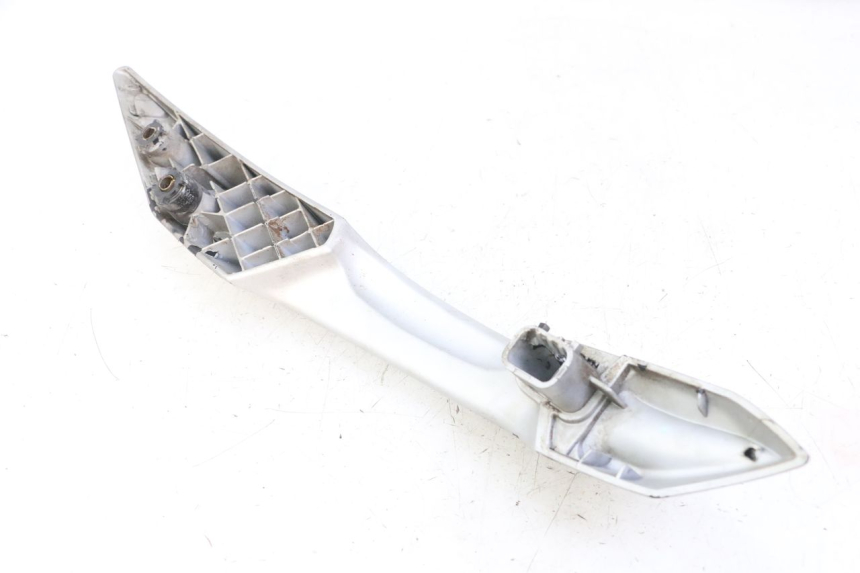 photo de RIGHT GRAB RAIL  PEUGEOT SATELIS 125 (2013 - 2018) - Zoom on usage condition