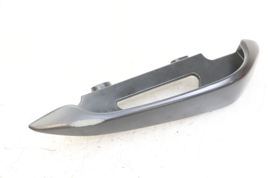 photo de RIGHT GRAB RAIL  SUZUKI BURGMAN 125 (2018 - 2021) - Zoom on usage condition