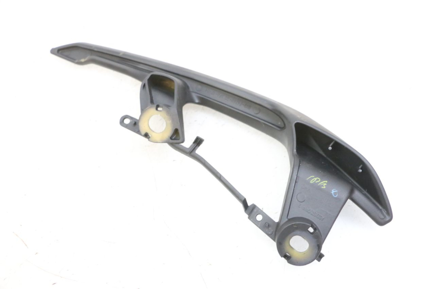 photo de RIGHT GRAB RAIL  YAMAHA TRICITY 300 (2020 - 2024) - Technical close-up