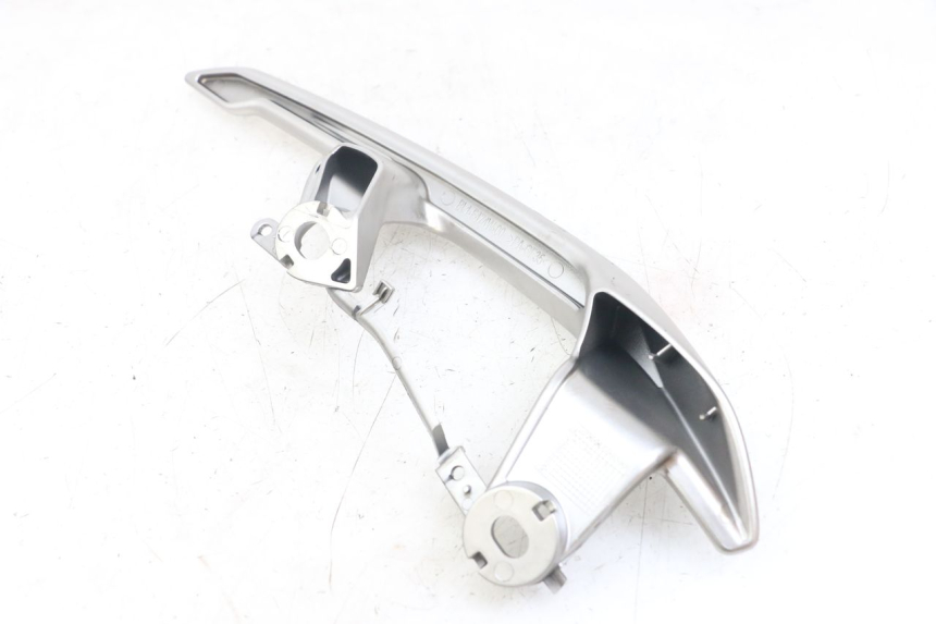 photo de RIGHT REAR HANDLEBAR YAMAHA XMAX X-MAX ABS 125 (2017 - 2020) - Alternative perspective