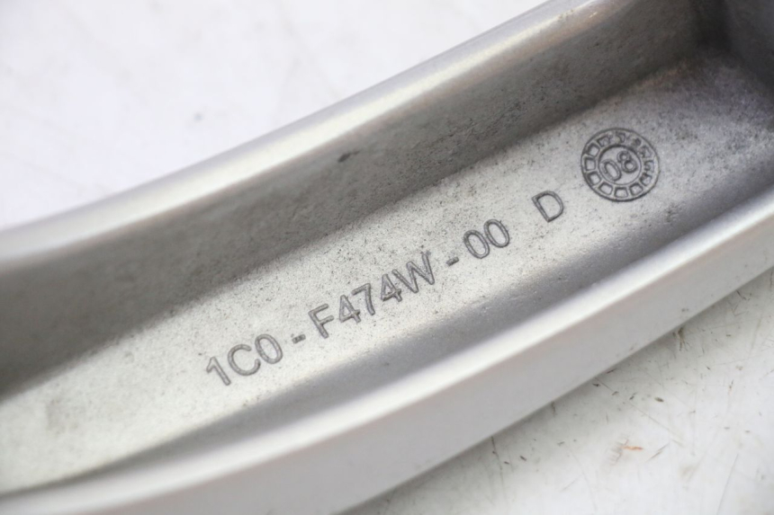 photo de RIGHT GRAB RAIL  YAMAHA X-MAX XMAX 250 (2006 - 2009) - Surface and material condition