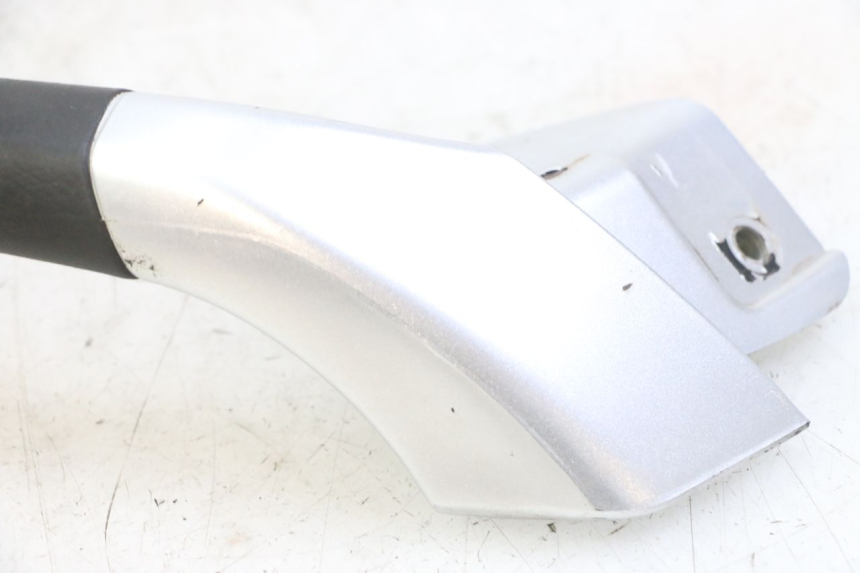 photo de LEFT GRAB RAIL  PIAGGIO MP3 LT 300 (2010 - 2016) - Zoom on usage condition