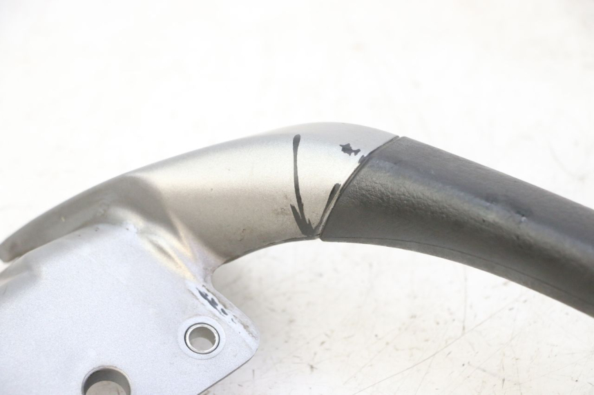 photo de LEFT GRAB RAIL  PIAGGIO MP3 125 (2006 - 2014) - Fixing points details