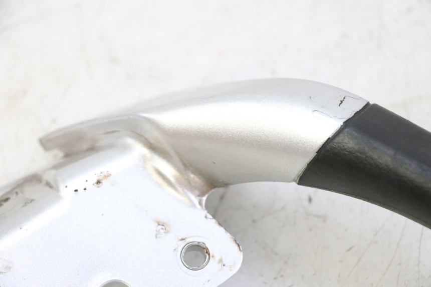 photo de LEFT GRAB RAIL  PIAGGIO MP3 RL 250 (2006 - 2010) - Alternative perspective