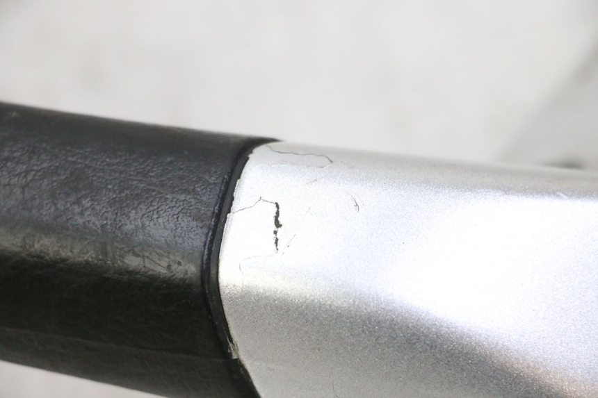 photo de LEFT GRAB RAIL  PIAGGIO MP3 RL 250 (2006 - 2010) - Technical close-up