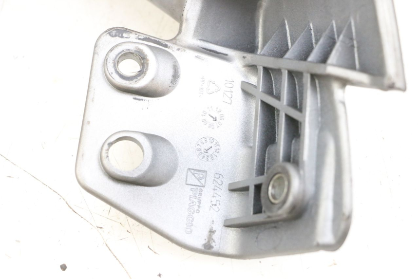 photo de LEFT GRAB RAIL  PIAGGIO MP3 125 (2006 - 2014) - Alternative perspective