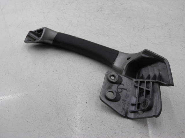 photo de LEFT GRAB RAIL  PIAGGIO MP3 RL 125 (2008 - 2009) - Zoom on usage condition