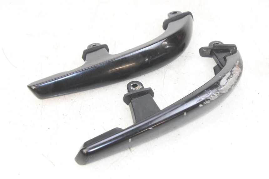 photo de LEFT REAR HANDLEBAR YAMAHA X-MAX XMAX 250 (2006 - 2009) - Alternative perspective