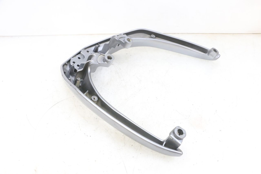 photo de GRAB RAIL SYM GTS EVO 125 (2009 - 2013) - Fixing points details