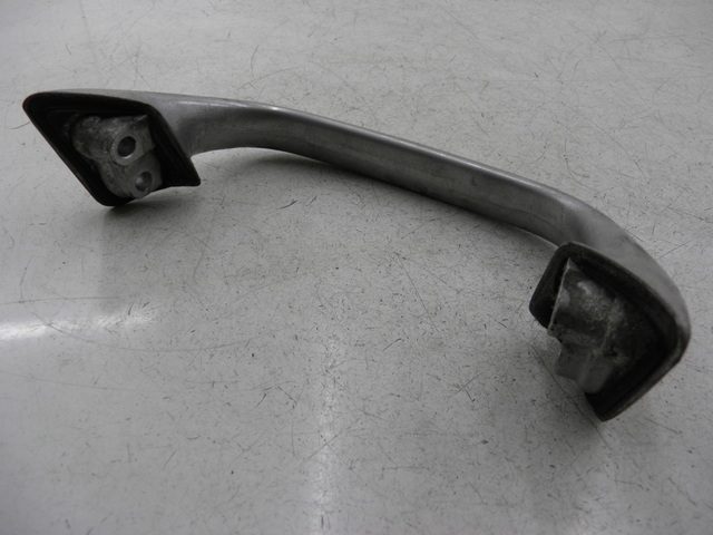 photo de GRAB RAIL  HONDA CB SEVEN FITTY 750 (1992 - 2003) - Zoom on usage condition