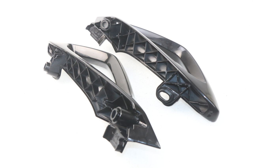 photo de GRAB RAIL  PEUGEOT METROPOLIS 400 (2017 - 2020) - Zoom on usage condition