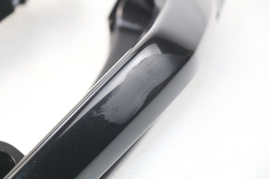 photo de GRAB RAIL  PEUGEOT METROPOLIS 400 (2017 - 2020) - Fixing points details