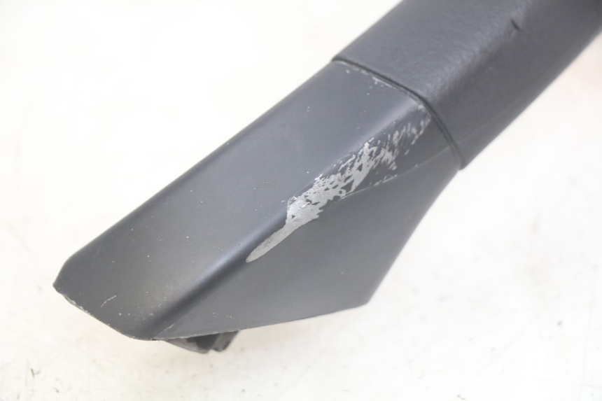 photo de REAR HANDLEBARS PIAGGIO MP3 LT 400 (2007 - 2012) - Surface and material condition