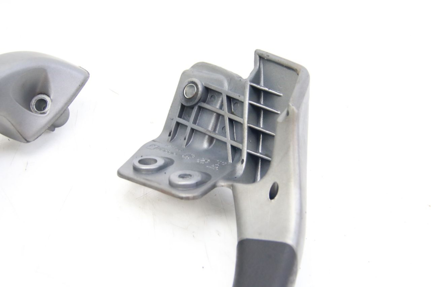 photo de REAR HANDLEBARS PIAGGIO MP3 125 (2006 - 2014) - Technical close-up