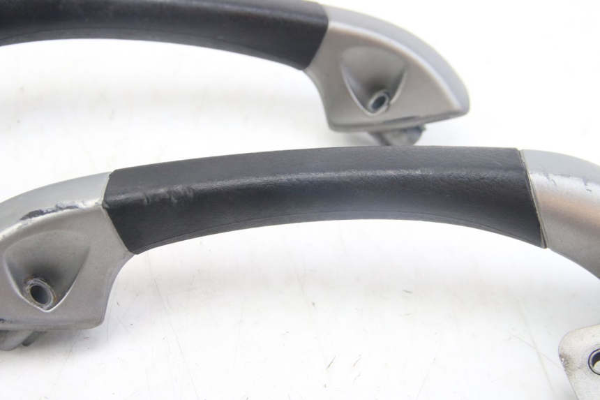 photo de REAR HANDLEBARS PIAGGIO MP3 125 (2006 - 2014) - Technical close-up