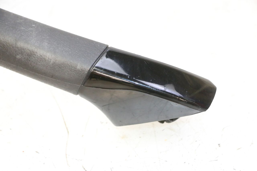 photo de GRAB RAIL PIAGGIO MP3 500 (2011 - 2015) - Fixing points details