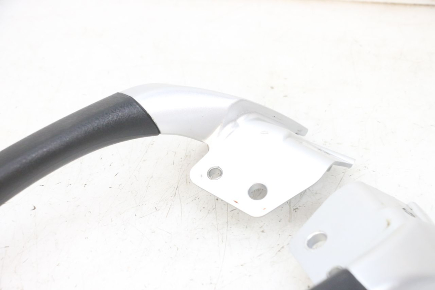 photo de GRAB RAIL PIAGGIO MP3 RL 250 (2006 - 2010) - Distinctive features