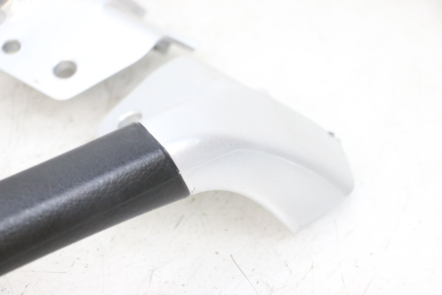 photo de GRAB RAIL PIAGGIO MP3 RL 250 (2006 - 2010) - Component zoom