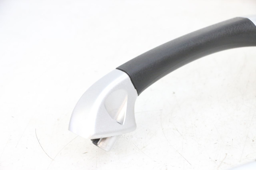 photo de GRAB RAIL PIAGGIO MP3 RL 250 (2006 - 2010) - High-resolution close-up