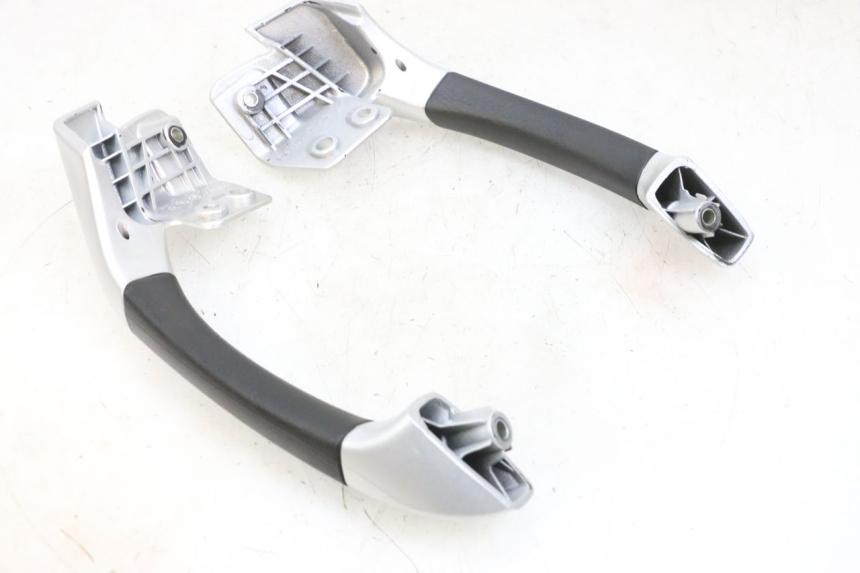 photo de GRAB RAIL PIAGGIO MP3 RL 250 (2006 - 2010) - Zoom on usage condition