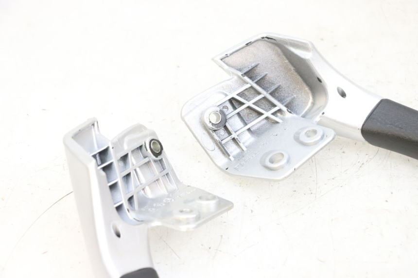 photo de GRAB RAIL PIAGGIO MP3 RL 250 (2006 - 2010) - Alternative perspective