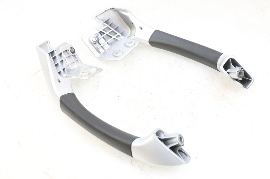 photo de GRAB RAIL PIAGGIO MP3 RL 250 (2006 - 2010) - Technical close-up