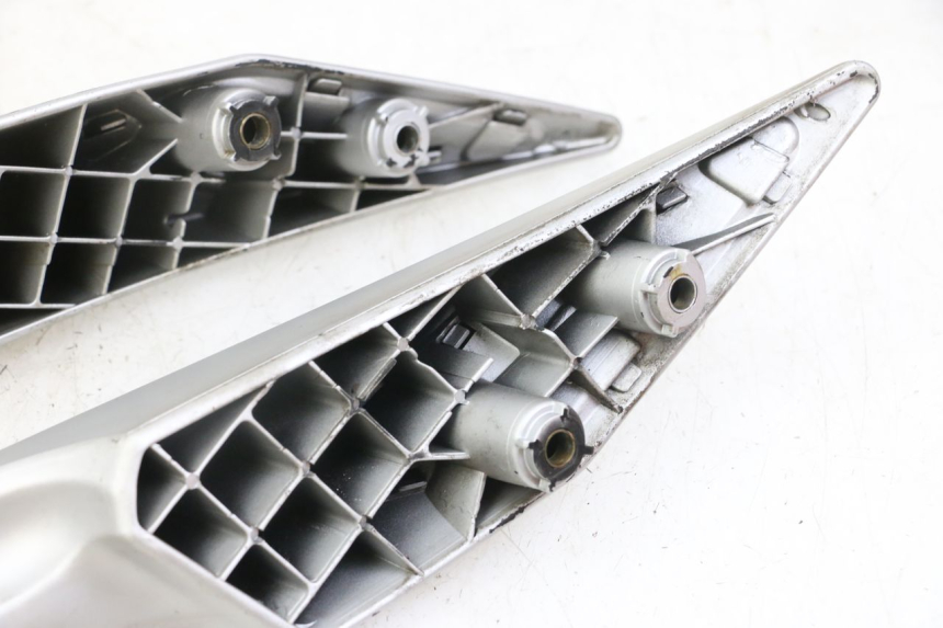 photo de REAR HANDLEBARS PEUGEOT SATELIS 125 (2010 - 2012) - Product overview