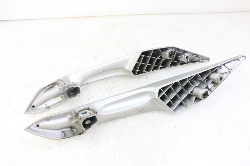 photo de REAR HANDLEBARS PEUGEOT SATELIS 125 (2010 - 2012) - Fixing points details