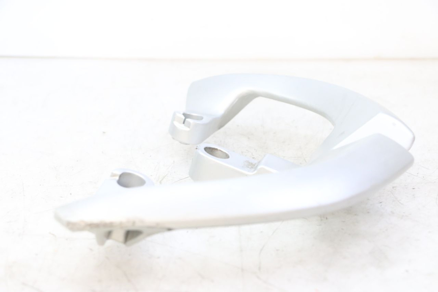 photo de GRAB RAIL  PEUGEOT VIVACITY 125 (2010 - 2017) - Zoom on usage condition