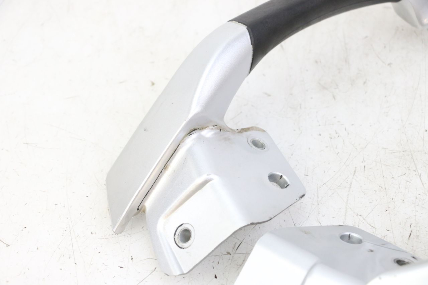 photo de REAR HANDLEBARS PIAGGIO MP3 LT 400 (2007 - 2012) - Surface and material condition