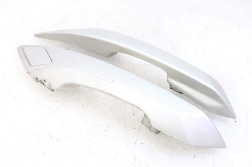 photo de GRAB RAIL PEUGEOT SATELIS 125 (2013 - 2018) - Surface and material condition