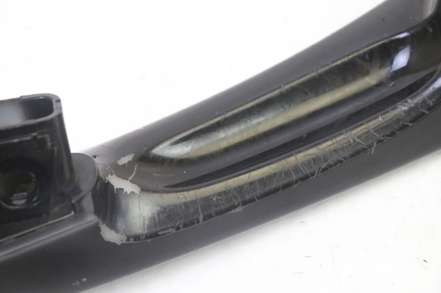 photo de GRAB RAIL PEUGEOT SATELIS 125 (2013 - 2018) - Surface and material condition