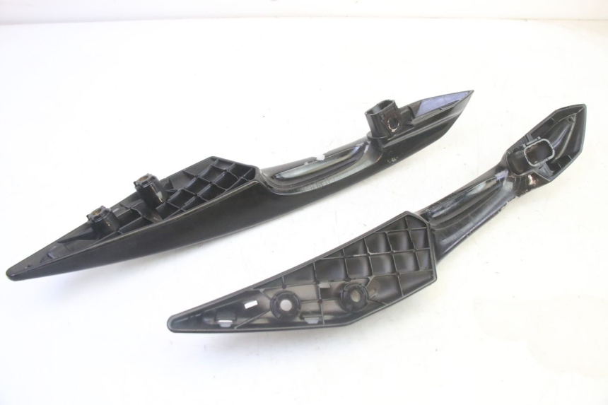 photo de GRAB RAIL PEUGEOT SATELIS 125 (2013 - 2018) - Markings and original references