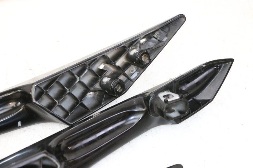 photo de REAR HANDLEBARS PEUGEOT SATELIS 125 (2010 - 2012) - Fixing points details