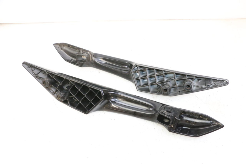 photo de GRAB RAIL PEUGEOT SATELIS 125 (2013 - 2018) - Product overview