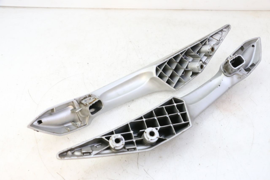 photo de REAR HANDLEBARS PEUGEOT SATELIS 125 (2006 - 2009) - Fixing points details