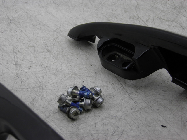 photo de GRAB RAIL  SUZUKI BURGMAN EXECUTIVE 650 (2008 - 2010) - Fixing points details