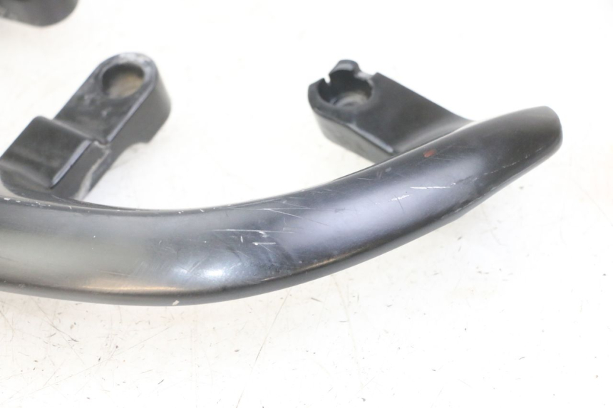 photo de GRAB RAIL  PEUGEOT VIVACITY NEW 4T 50 (2008 - 2017) - Fixing points details