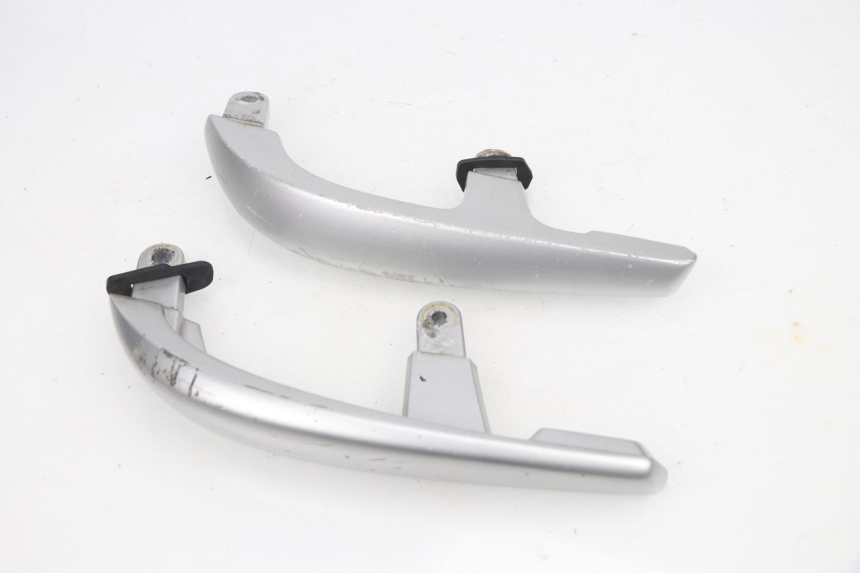 photo de GRAB RAIL  YAMAHA XMAX X-MAX 125 (2006 - 2009) - High-resolution close-up