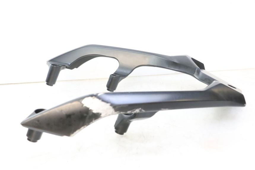 photo de GRAB RAIL YAMAHA YP T-MAX TMAX 530 (2017 - 2020) - Fixing points details