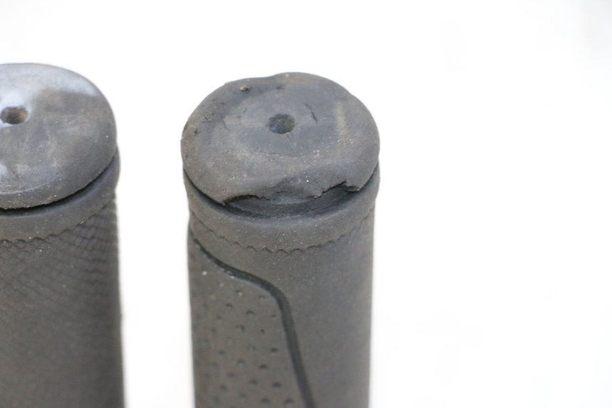 photo de HANDLEBAR GRIP URBANGLIDE 100XS 1 - Fixing points details