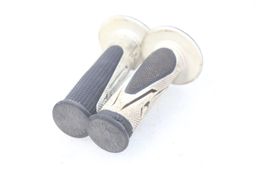 photo de HANDLEBAR GRIP MBK BOOSTER SPIRIT NAKED 50 (2004 - 2017) - Zoom on usage condition