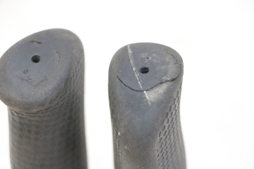 photo de HANDLEBAR GRIP KUKIRIN G2 MASTER 1 - Technical close-up