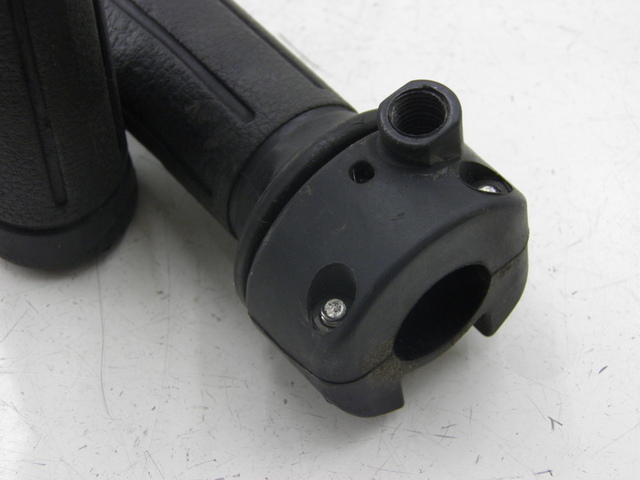 photo de HANDLEBAR GRIP HONDA FES PANTHEON 125 (2003 - 2007) - Component detail