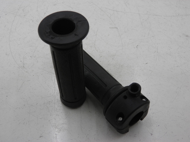 photo de HANDLEBAR GRIP HONDA FES PANTHEON 125 (2003 - 2007) - Alternative perspective