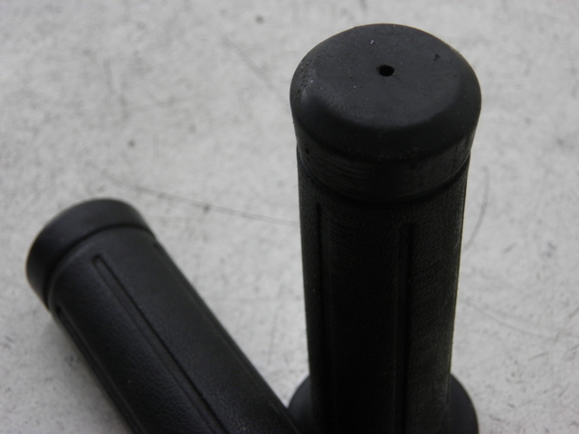 photo de HANDLEBAR GRIP HONDA NHX LEAD 110 (2008 - 2010) - Zoom on usage condition