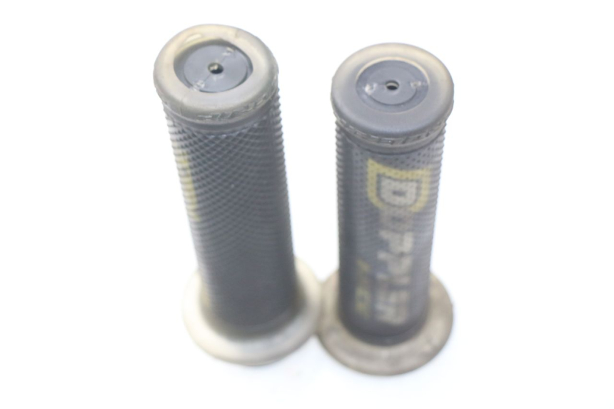 photo de HANDLEBAR GRIP PEUGEOT LUDIX 50 (2005 - 2007) - Zoom on usage condition