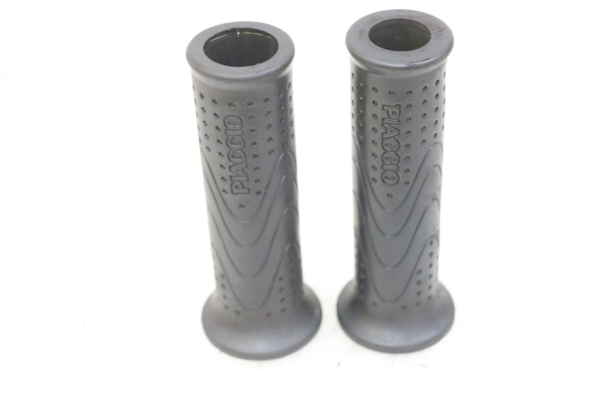 photo de HANDLEBAR GRIP PIAGGIO MP3 LT 300 (2010 - 2016) - Alternative perspective