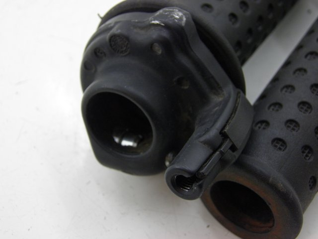 photo de HANDLEBAR GRIP PIAGGIO MP3 125 (2006 - 2014) - Component detail