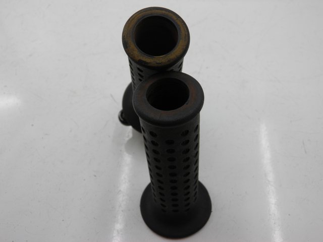photo de HANDLEBAR GRIP PIAGGIO MP3 125 (2006 - 2014) - Zoom on usage condition